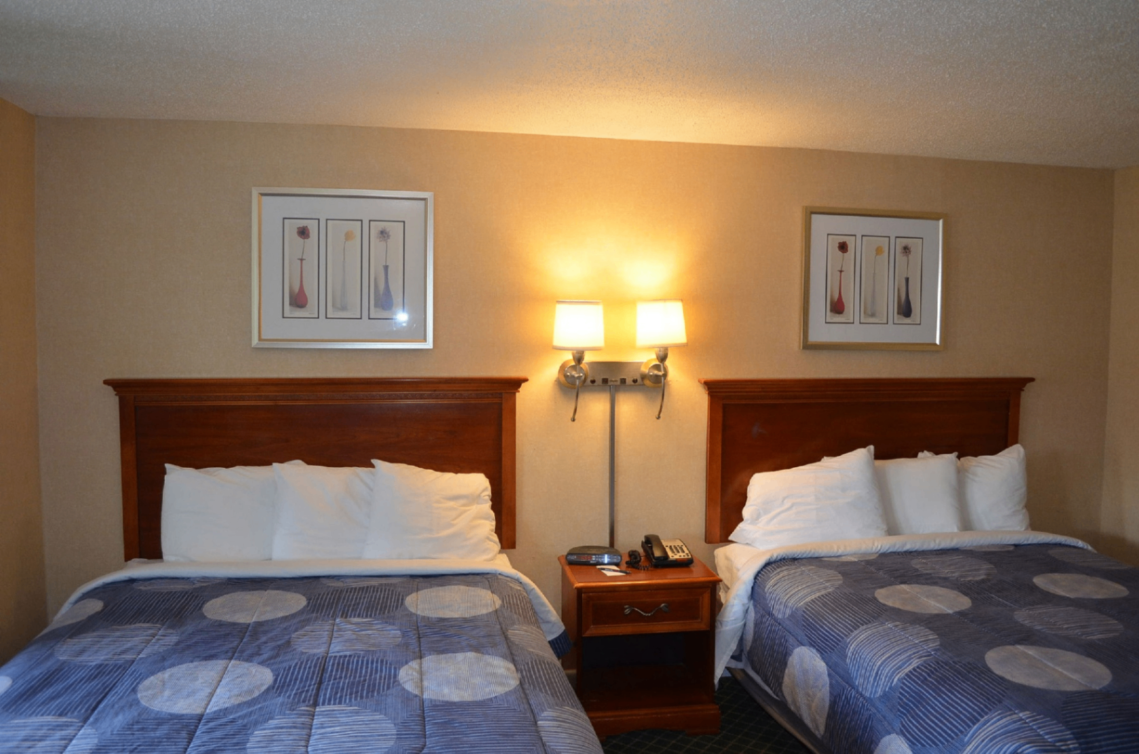 Double bed guest room at Hyannis Host Inn